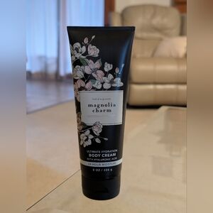 Bath & Body Works Magnolia Charm Body Cream - Black and White